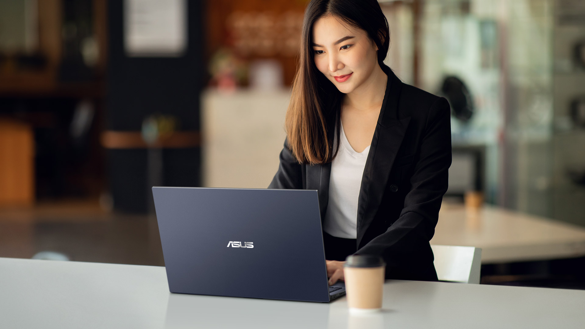 Chromebook本体 ExpertBook B1 (B1502CVA) ASUS ExpertBook B1 (B1502CVA-BQ0404X) | ASUS Store [JAPAN]