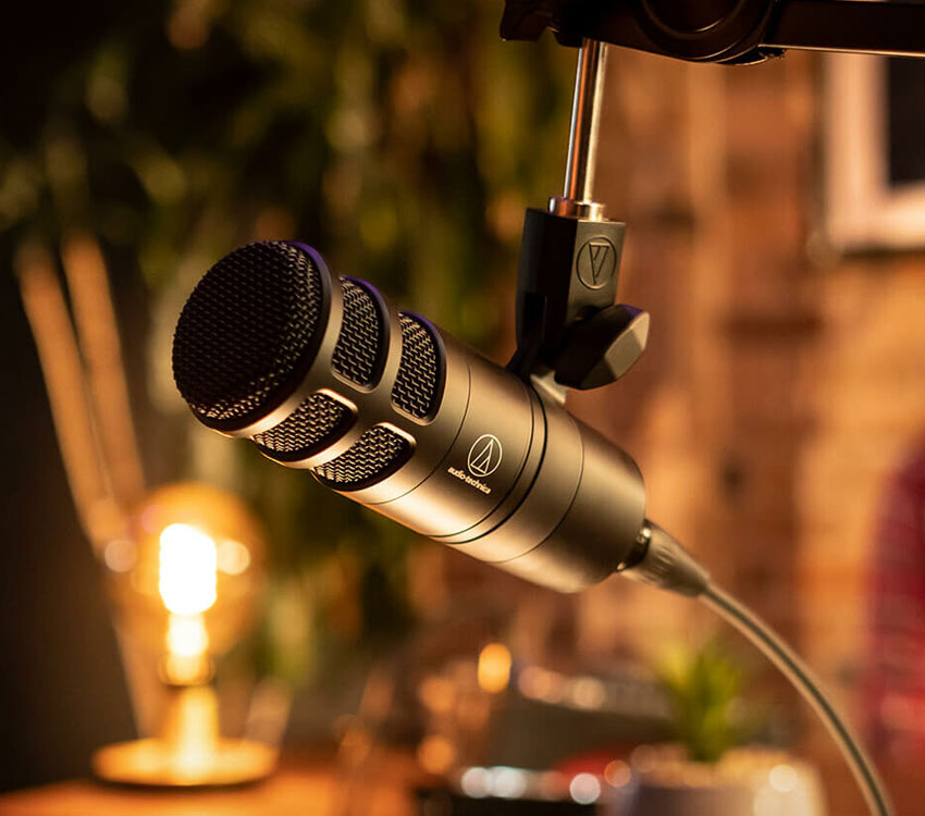 Audio-Technica AT2040 Hypercardioid Dynamic Microphone + AT8700